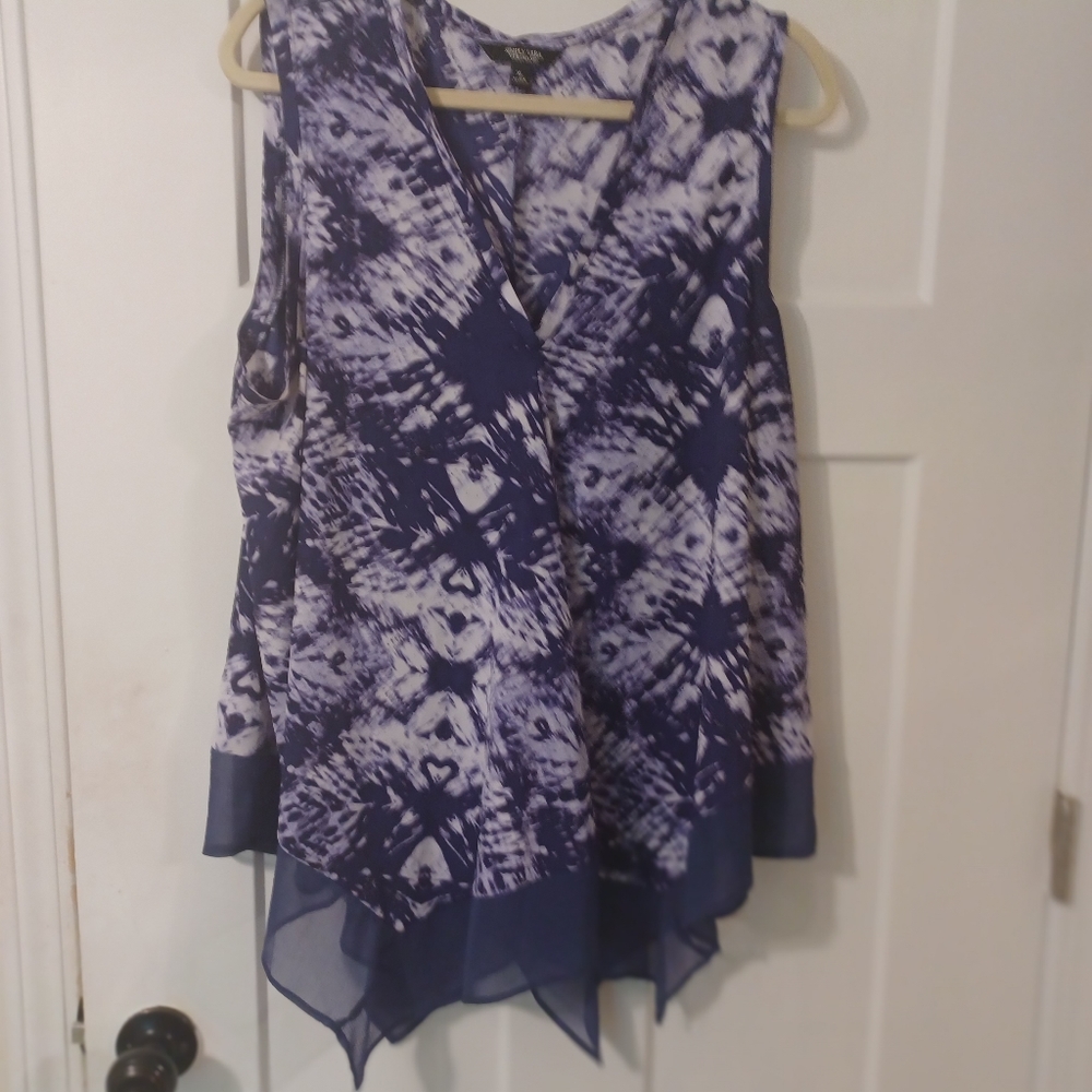 Simply Vera.  Vera Wang silly sleeveless top XL